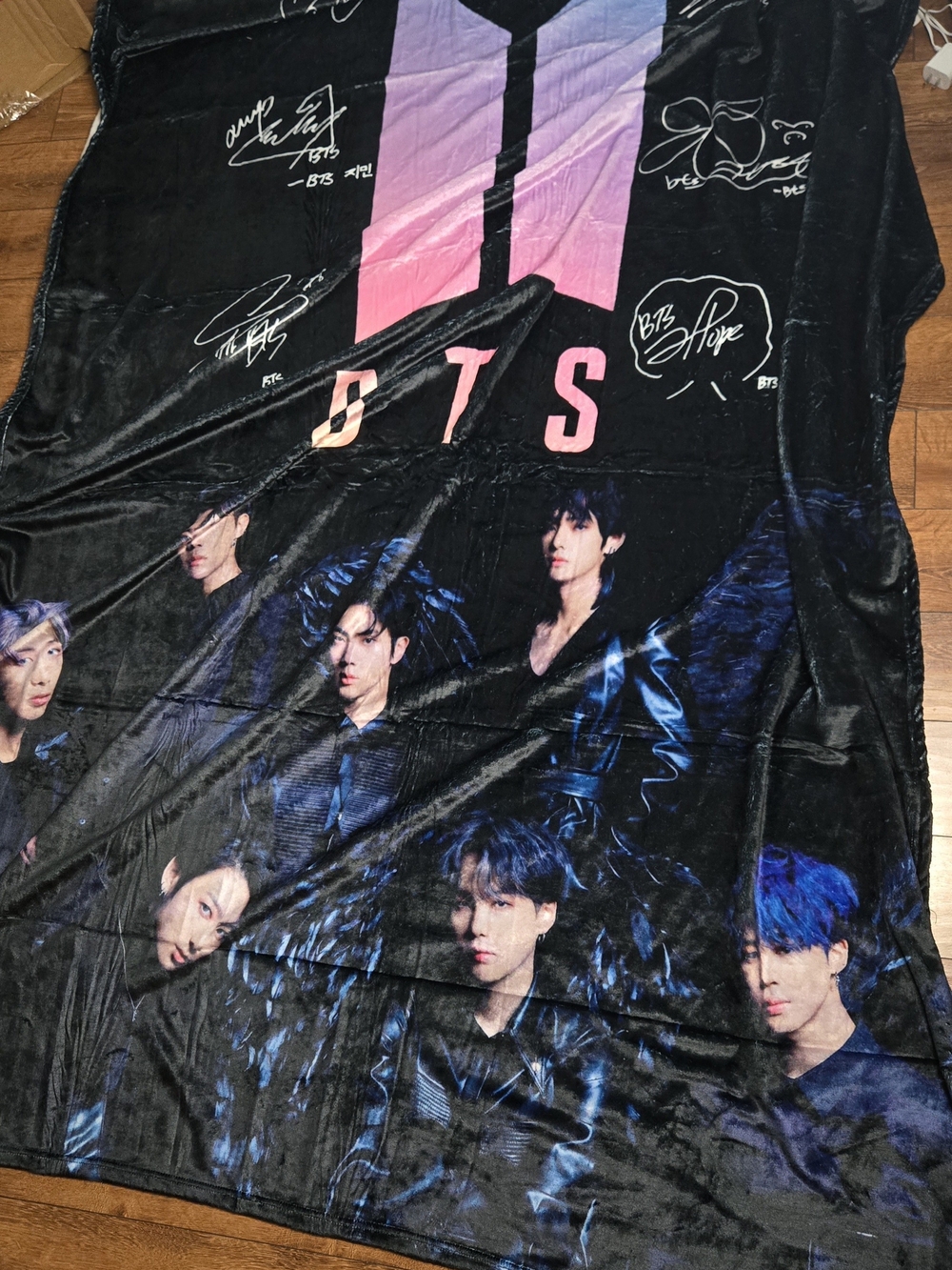 BTS Black and Pink Logo Plush Throw Blanket And 2 Tshirts